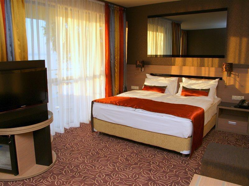 Hotel Azur Premium Siófok Esterno foto